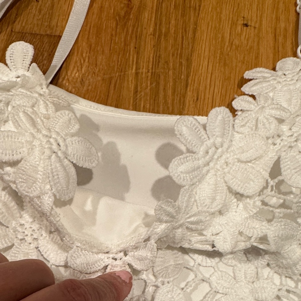 *last chance* Shein | Women’s White Floral Bodysuit - Picture 12 of 16